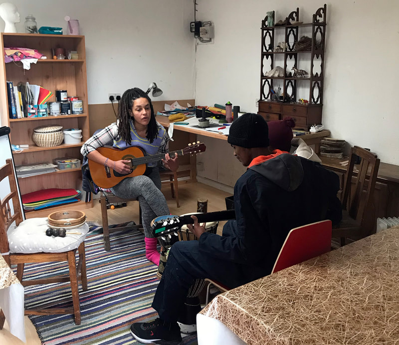 Liz teaching guitar to one of our young people during our visit to Jamie's Farm © Big Leaf Foundation
